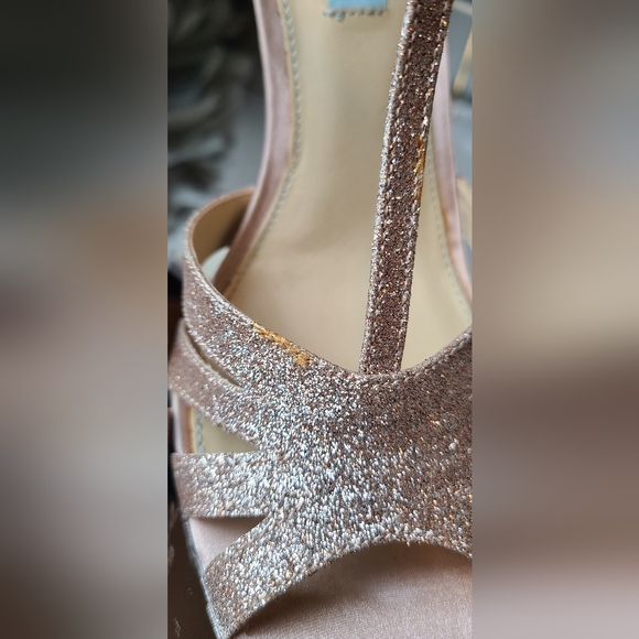 Blue by Betsey Johnson champagne sandals - Picture 8 of 9